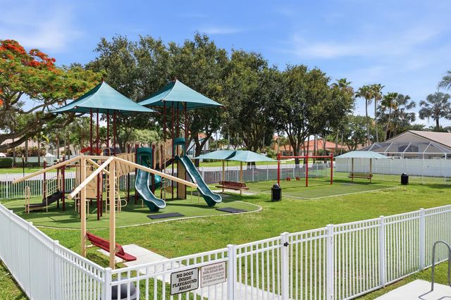 5317 Oakmont Village Circle, Lake Worth, FL 33463