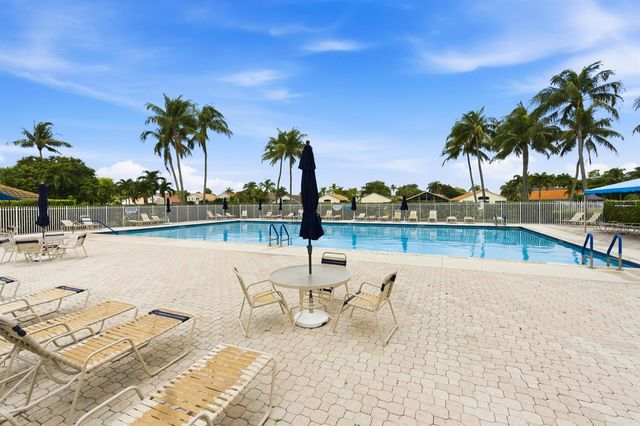 5317 Oakmont Village Circle, Lake Worth, FL 33463