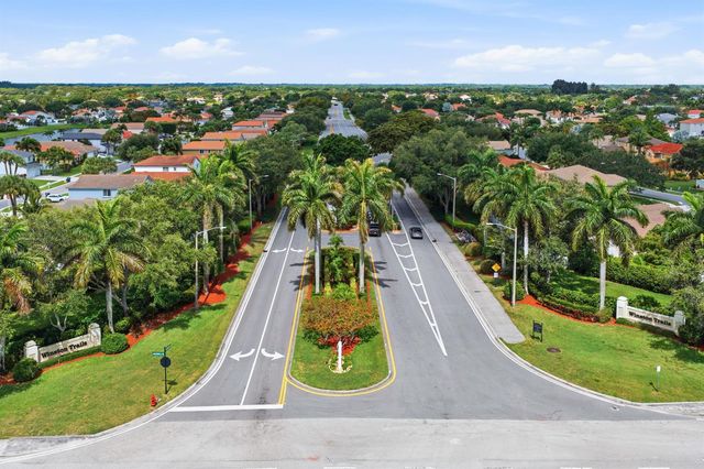 5317 Oakmont Village Circle, Lake Worth, FL 33463