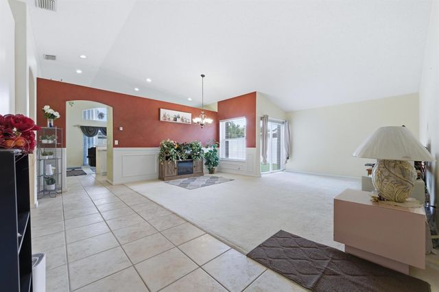 5317 Oakmont Village Circle, Lake Worth, FL 33463