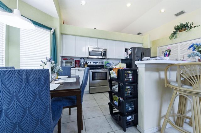 5317 Oakmont Village Circle, Lake Worth, FL 33463