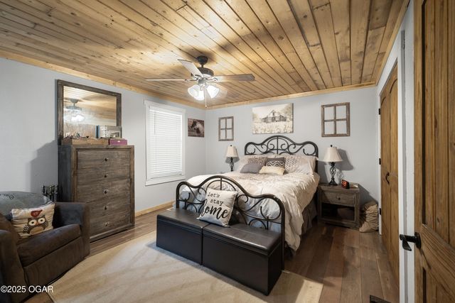 80 Pleasant Ridge Road, Pineville, MO 64856