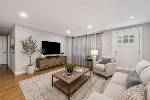 39 Woodard Ave, Brockton, MA 02301