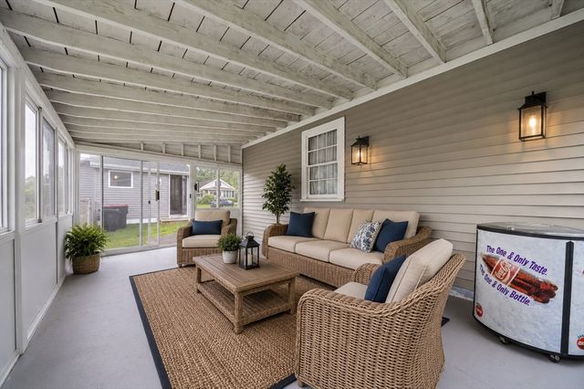 39 Woodard Ave, Brockton, MA 02301