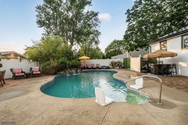 409 Madison Ave, Monroe Twp., NJ 08831