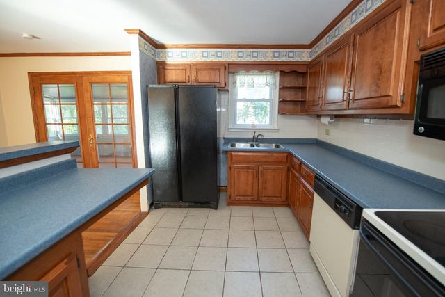 921 W BRISTOL RD, Warminster, PA 18974