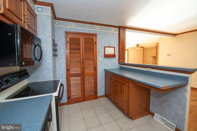 921 W BRISTOL RD, Warminster, PA 18974