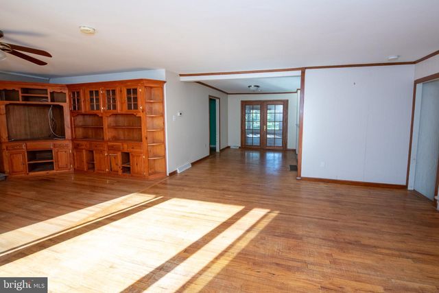 921 W BRISTOL RD, Warminster, PA 18974