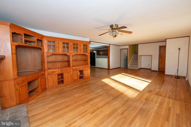 921 W BRISTOL RD, Warminster, PA 18974