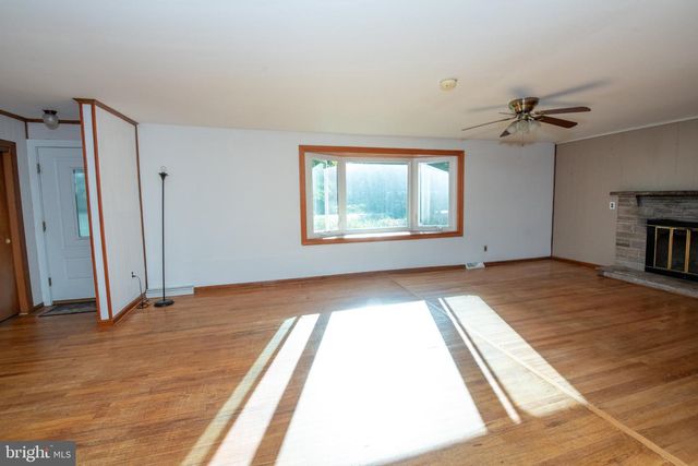 921 W BRISTOL RD, Warminster, PA 18974