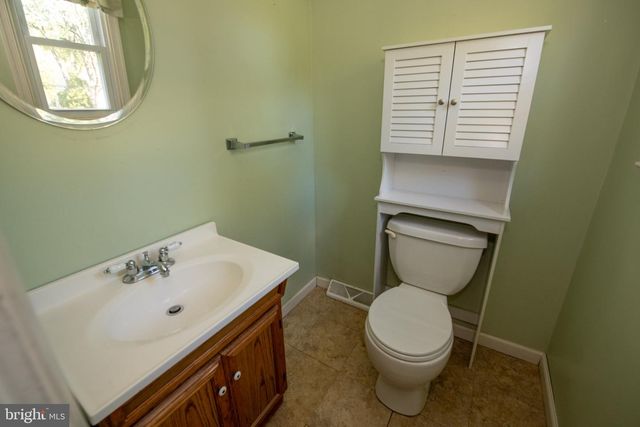 921 W BRISTOL RD, Warminster, PA 18974