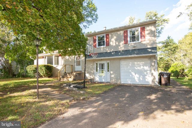 921 W BRISTOL RD, Warminster, PA 18974
