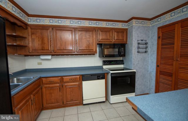 921 W BRISTOL RD, Warminster, PA 18974