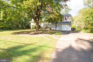 921 W BRISTOL RD, Warminster, PA 18974