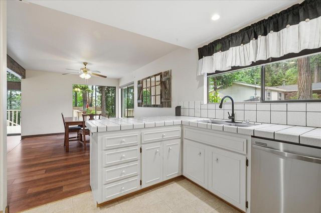6775 Ridgeway Dr, Pollock Pines, CA 95726
