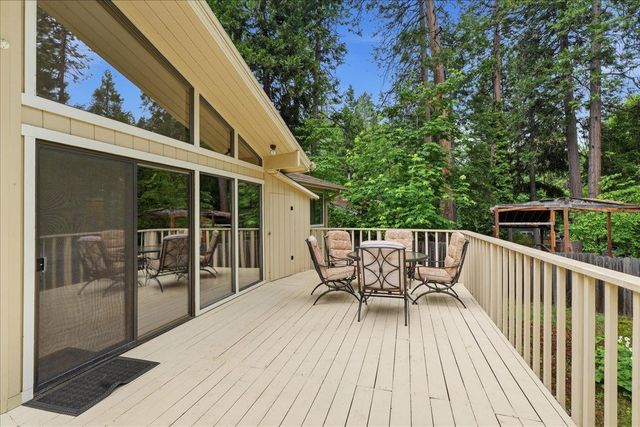6775 Ridgeway Dr, Pollock Pines, CA 95726