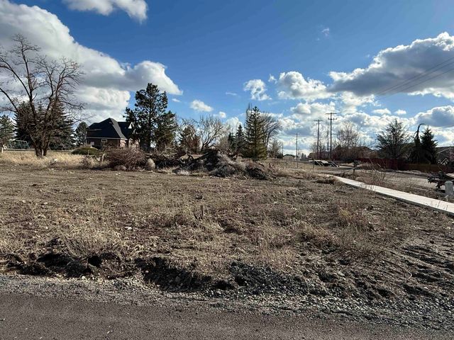 8604 W Panorama Dr, Spokane, WA 99208