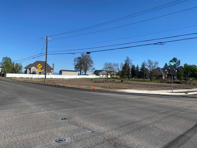 8604 W Panorama Dr, Spokane, WA 99208