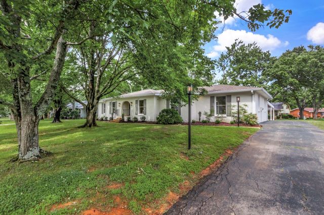 2302 Surrey Dr, Murfreesboro, TN 37129