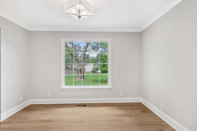 2302 Surrey Dr, Murfreesboro, TN 37129