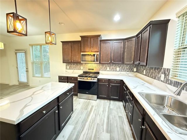 3925 Dunaire Drive, Stone Mountain, GA 30083