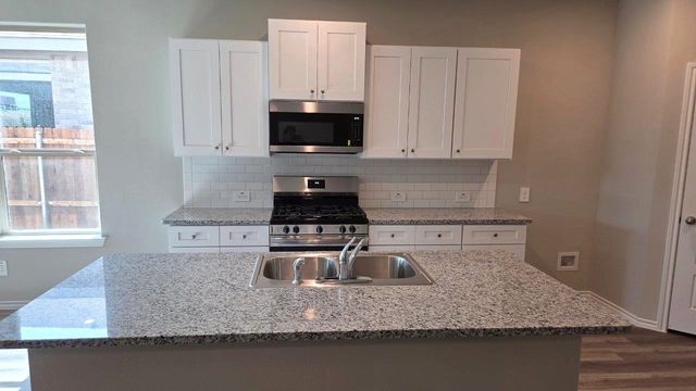 15629 LEINSTER Pass, Fort Worth, TX 76247