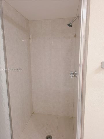 4140 NW 44th Ave 411, Lauderdale Lakes, FL 33319