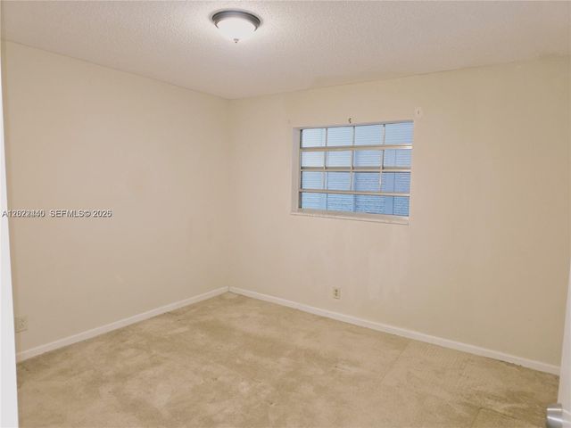 4140 NW 44th Ave 411, Lauderdale Lakes, FL 33319
