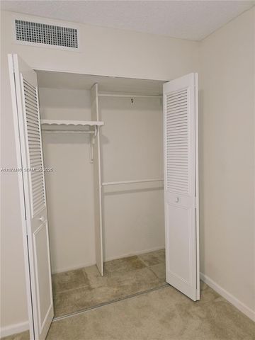 4140 NW 44th Ave 411, Lauderdale Lakes, FL 33319
