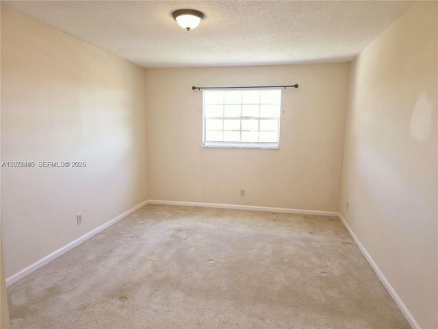 4140 NW 44th Ave 411, Lauderdale Lakes, FL 33319