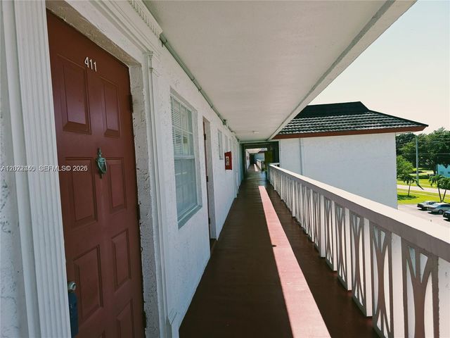 4140 NW 44th Ave 411, Lauderdale Lakes, FL 33319