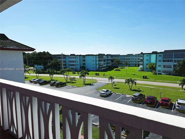4140 NW 44th Ave 411, Lauderdale Lakes, FL 33319