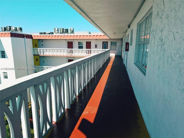 4140 NW 44th Ave 411, Lauderdale Lakes, FL 33319