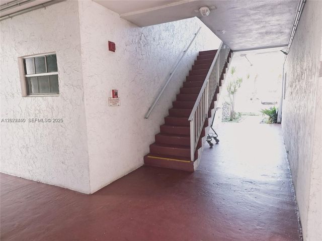4140 NW 44th Ave 411, Lauderdale Lakes, FL 33319