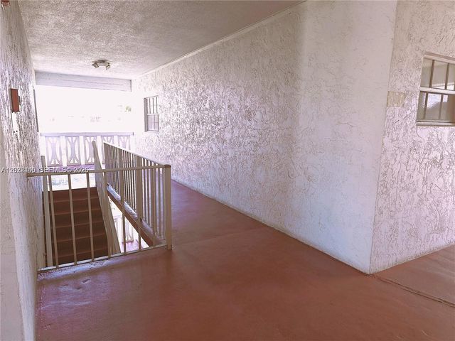 4140 NW 44th Ave 411, Lauderdale Lakes, FL 33319