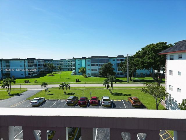 4140 NW 44th Ave 411, Lauderdale Lakes, FL 33319