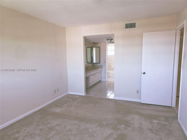 4140 NW 44th Ave 411, Lauderdale Lakes, FL 33319
