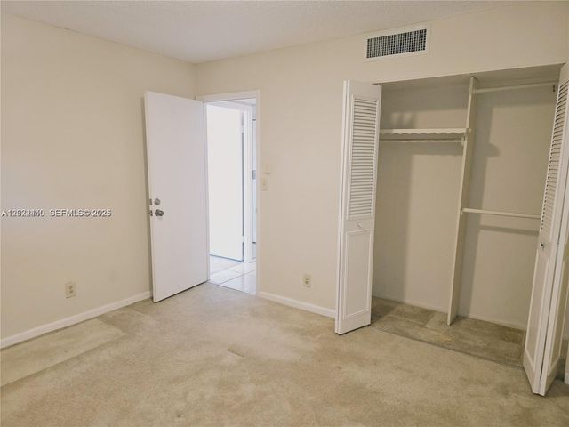 4140 NW 44th Ave 411, Lauderdale Lakes, FL 33319