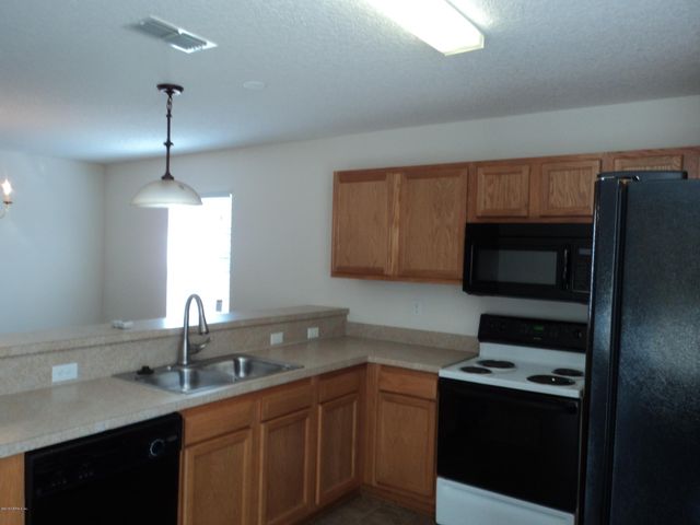 8126 HILSDALE Road, Jacksonville, FL 32216