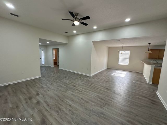 8126 HILSDALE Road, Jacksonville, FL 32216