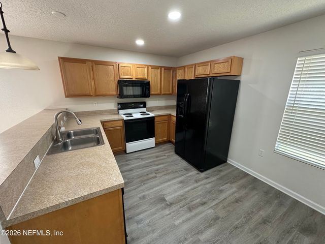 8126 HILSDALE Road, Jacksonville, FL 32216