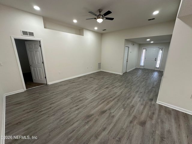 8126 HILSDALE Road, Jacksonville, FL 32216