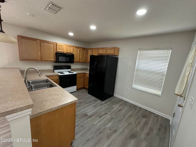 8126 HILSDALE Road, Jacksonville, FL 32216