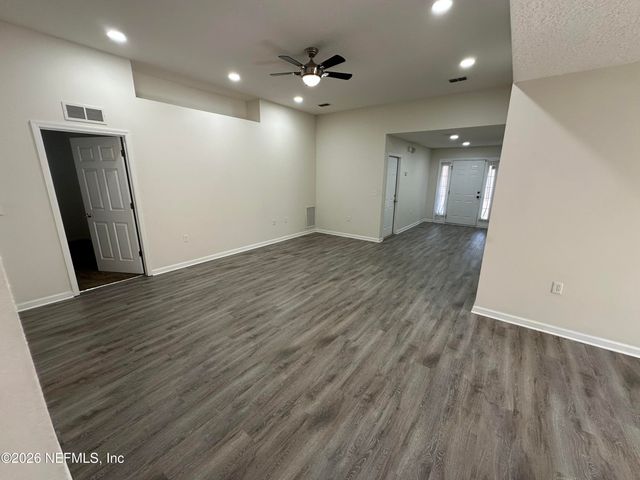 8126 HILSDALE Road, Jacksonville, FL 32216