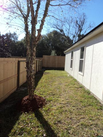 8126 HILSDALE Road, Jacksonville, FL 32216