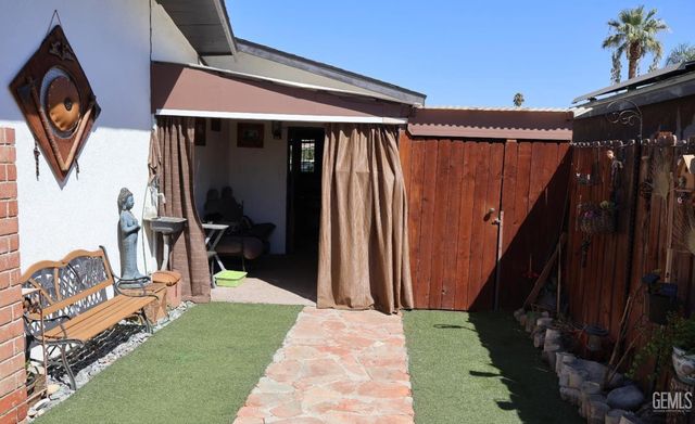 3815 Hoffman Avenue, Bakersfield, CA 93309