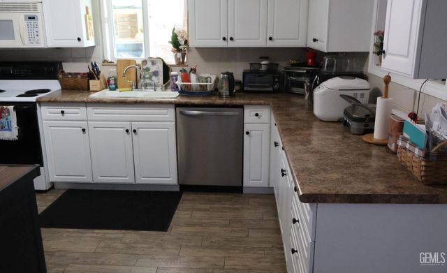 3815 Hoffman Avenue, Bakersfield, CA 93309