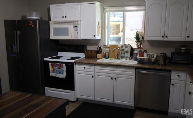 3815 Hoffman Avenue, Bakersfield, CA 93309