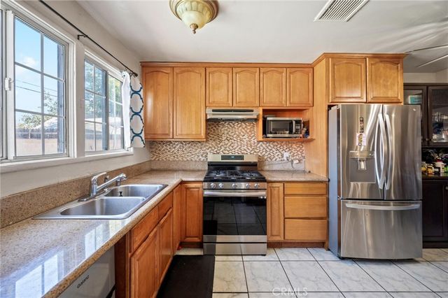 9168 Vena Avenue, Arleta, CA 91331
