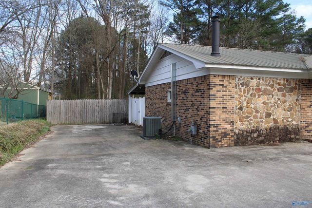 240 Hampton Road NW, Hartselle, AL 35640